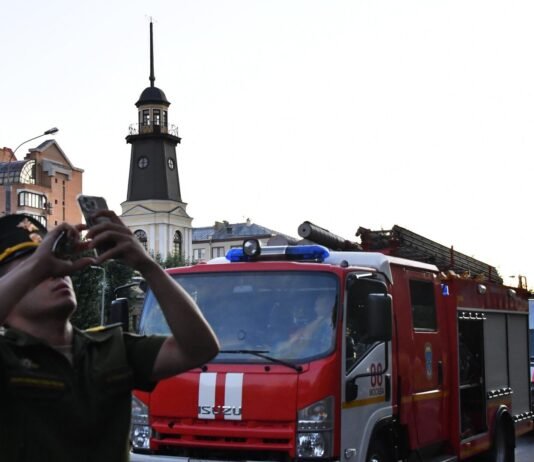 Москва под массированной атакой дронов: Собянин заявляет о «сбивании» десятков БПЛА