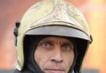В Одессе женщина застряла между гаражами: спасатели пришли на помощь