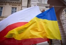 Впервые с 2022 года: большинство поляков выступает против приема украинских беженцев — опрос