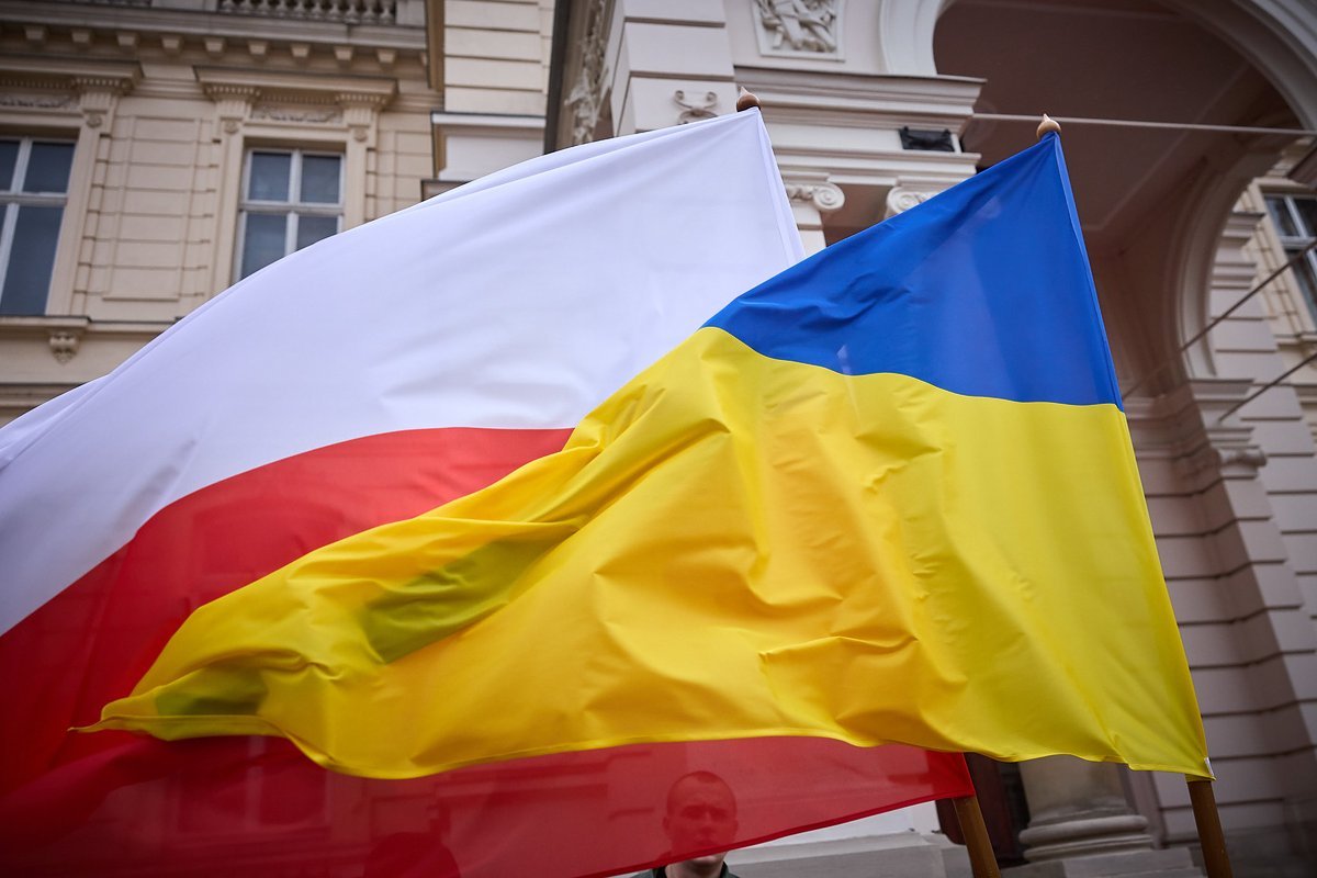 Впервые с 2022 года: большинство поляков выступает против приема украинских беженцев — опрос