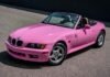 Розовый спорткар BMW от Сидни Свини ушел с молотка за смешную цену (фото)