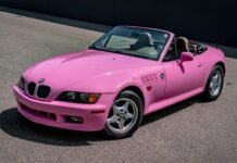 Розовый спорткар BMW от Сидни Свини ушел с молотка за смешную цену (фото)