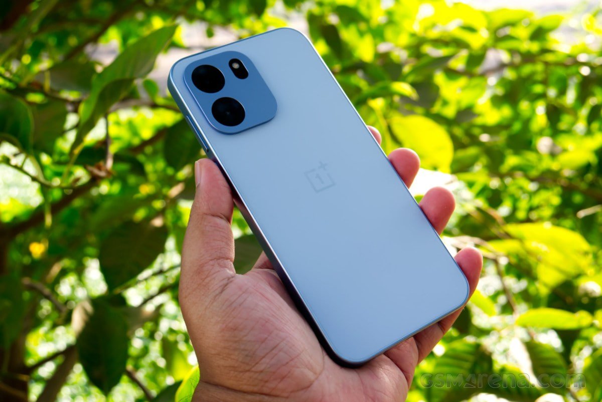 Надежный и недорогой смартфон: малоизвестная модель превзошла Google Pixel 10a (фото)