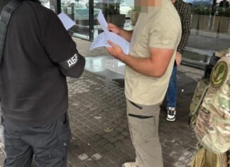 Сломал челюсть капеллану и ребро подполковнику: ДБР задержало военного из «Скелі»