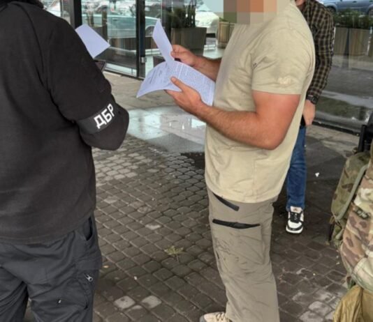 Сломал челюсть капеллану и ребро подполковнику: ДБР задержало военного из «Скелі»