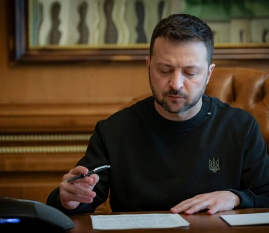 Зеленский подписал продление мобилизации и военного положения еще на 90 дней