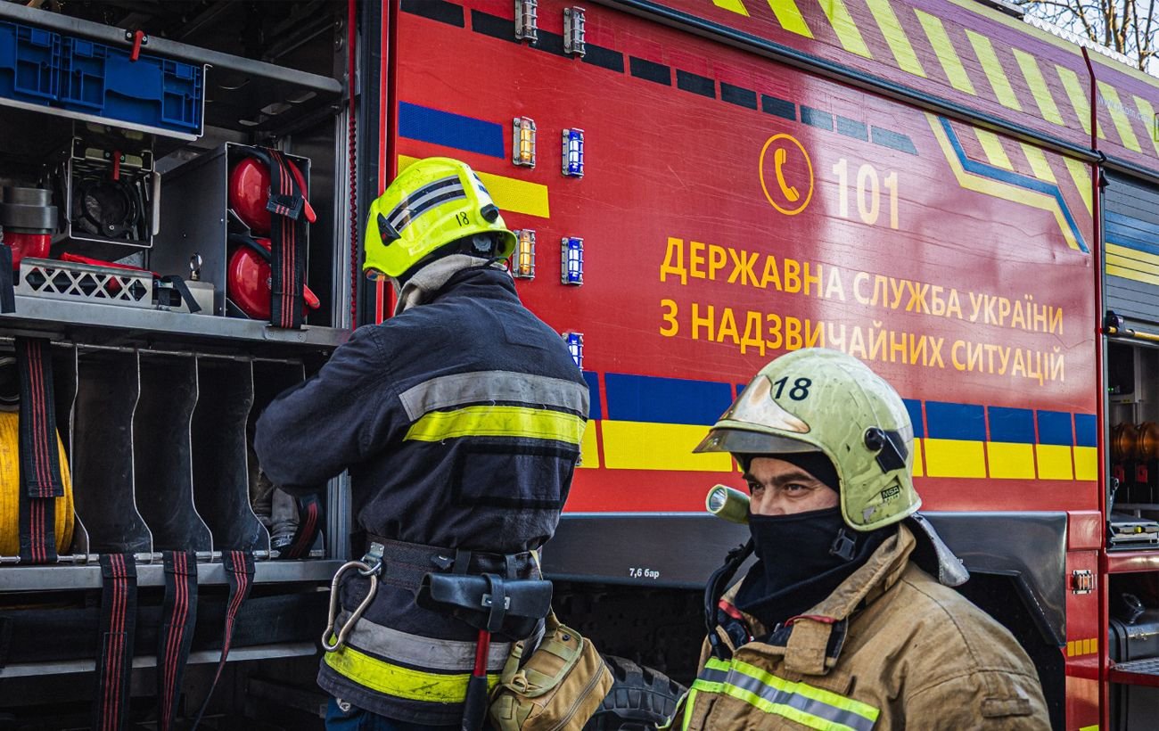 РФ с обеда непрерывно атакует Харьков дронами и КАБом: вспыхнул пожар, есть раненые