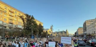 «Нам не смешно»: в Киеве, Львове, Днепре начались масштабные акции в поддержку Федорова (видео)
