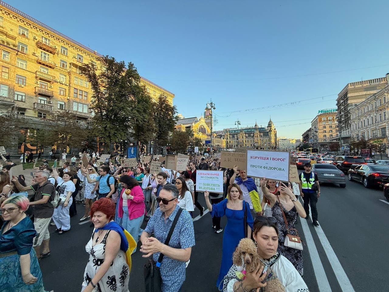 «Нам не смешно»: в Киеве, Львове, Днепре начались масштабные акции в поддержку Федорова (видео)