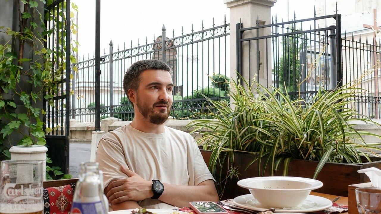 «Время войны наступит для всех»: откровенный разговор с режиссером Егором Трояновским о кино, Донбассе и решении пойти в армию