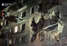 ВС РФ обстреляли центр Сум с помощью КАБ и дронов: трое погибших, более 10 раненых (фото, видео)