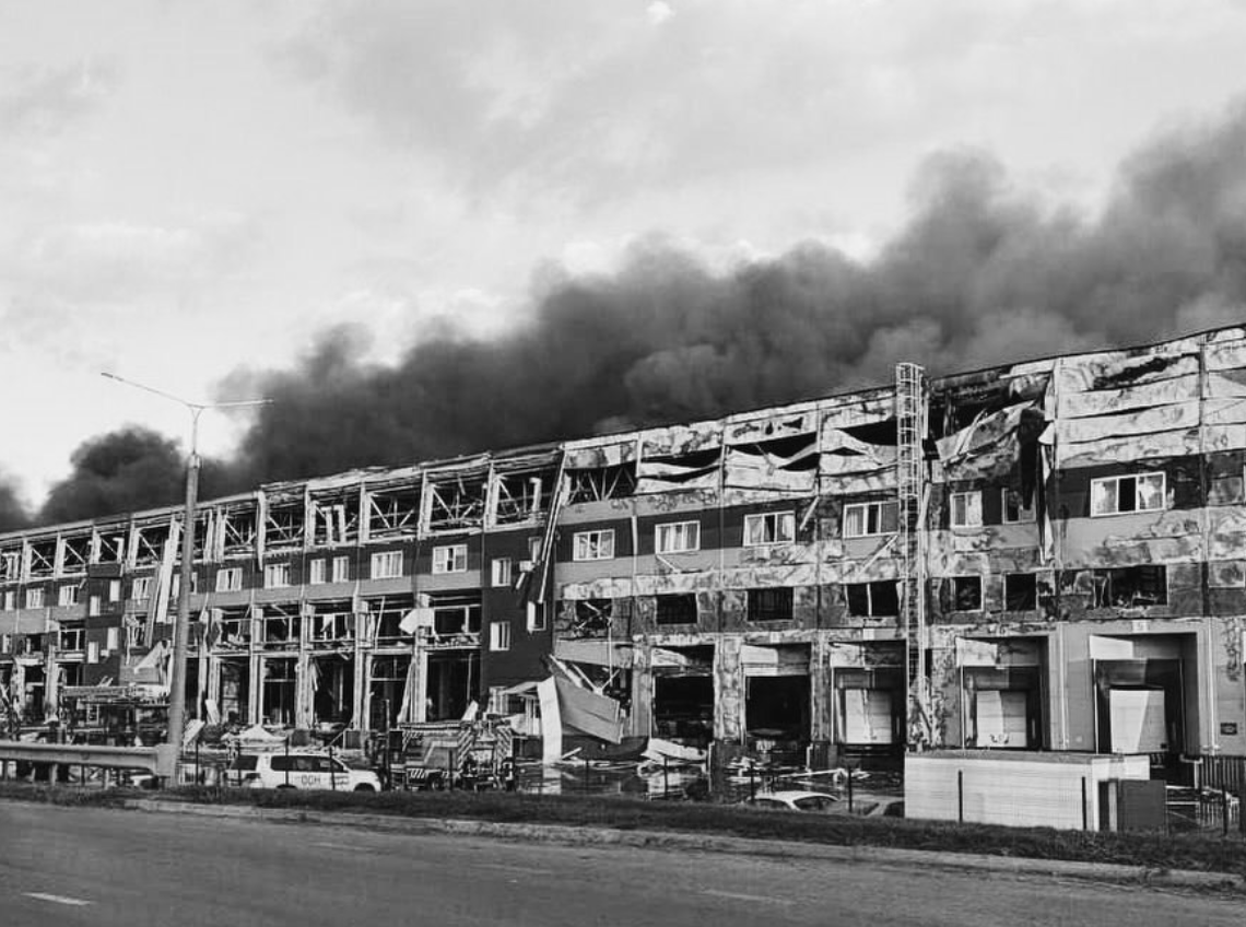 Россияне «Искандерами» уничтожили 250 тысяч книг в Киеве: что известно (фото)