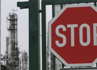 ЕС впервые наказал санкциями НПЗ Грузии за переработку российской нефти