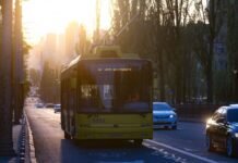 Нужно ли пропускать маршрутку, которая трогается с остановки: что на самом деле требуют ПДД