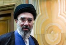 Раненый после атаки США лидер Ирана не явился даже на похороны отца