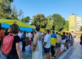 В Киеве масштабное шествие из-за отставки Федорова из Минобороны (фото, видео)