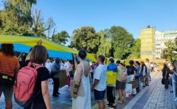 В Киеве масштабное шествие из-за отставки Федорова из Минобороны (фото, видео)
