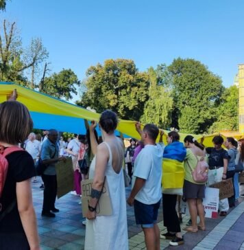 В Киеве масштабное шествие из-за отставки Федорова из Минобороны (фото, видео)