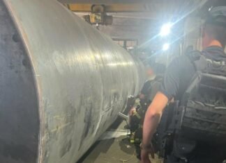 Отравились парами краски: в Одесской области спасатели доставали людей из водонапорной башни.