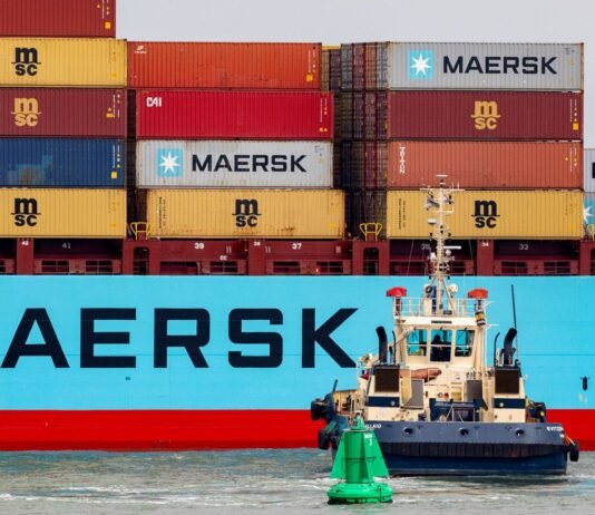 Гигант морских перевозок Maersk прекращает работу в украинском порту из-за ударов РФ