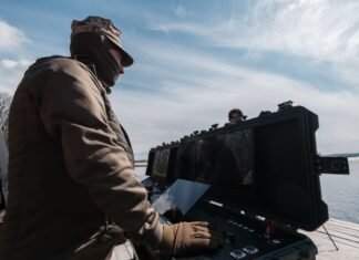ВМС впервые показали мирский дрон Barracuda, он уже уничтожает врага