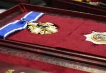 В Одессе наградили военных моряков: кто получил государственные награды ко Дню ВМС