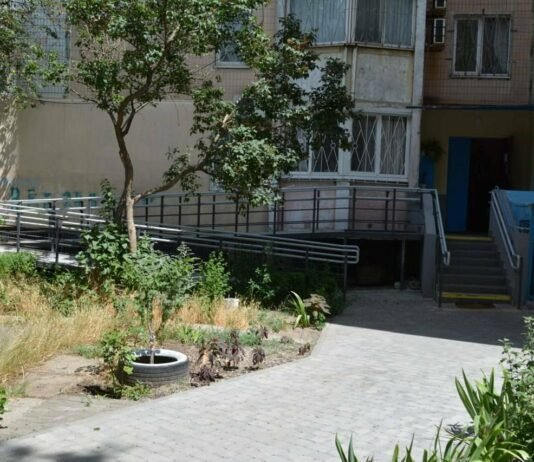 Безбарьерная Одесса: как меняют тротуары, остановки и перекрестки