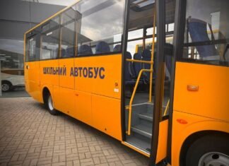 В Одессе появились два новых инклюзивных школьных автобуса для детей