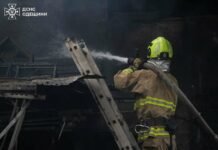 В Одессе загорелся масштабный пожар на складе с древесиной: огонь охватил 200 квадратов