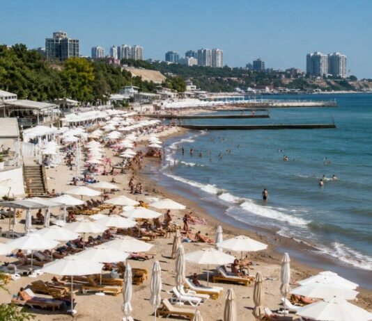 Шезлонги есть, разрешений нет: депутаты проверят 10 пляжей Одессы