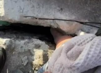 В Одессе женщина попала в ловушку на пирсе: спасателям пришлось резать бетон