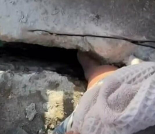 В Одессе женщина попала в ловушку на пирсе: спасателям пришлось резать бетон