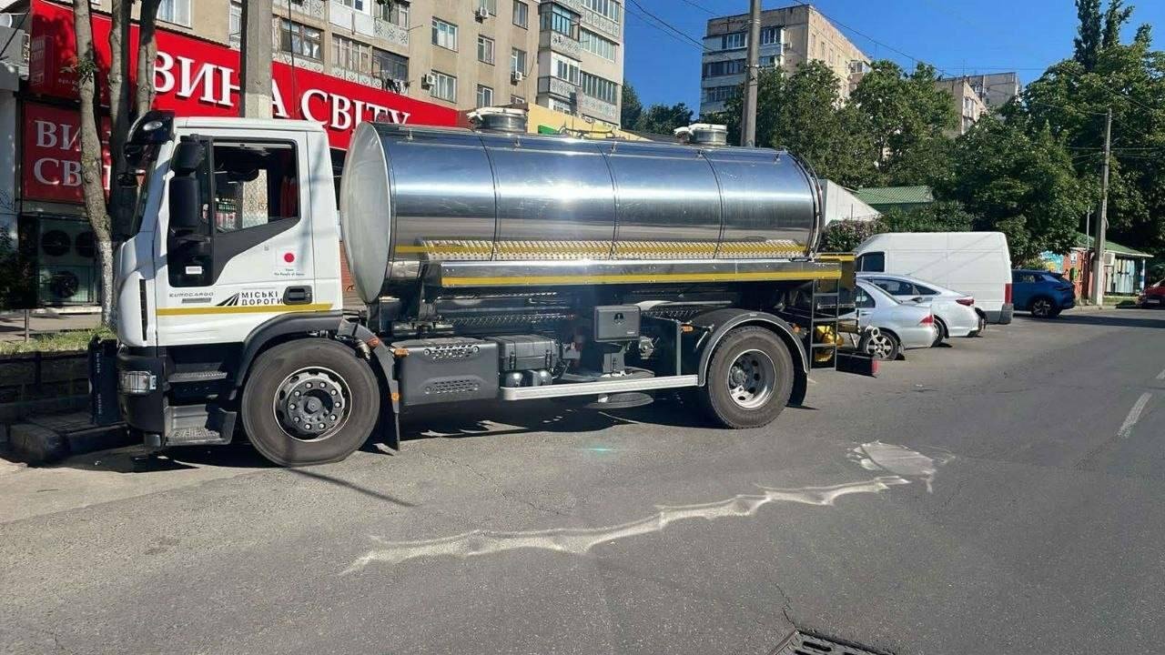 Часть Одессы без воды: где работают автоцистерны