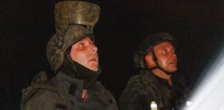 В центре Киева горит отель после атаки дронов