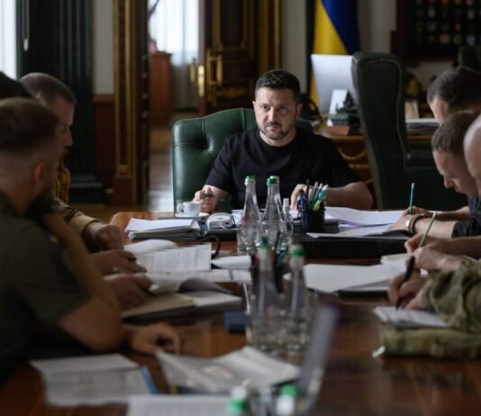 Зеленский согласовал с Драпатым и Хмарой новые цели для дипстрайков по РФ