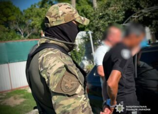 В Одессе псевдосиловики ворвались в дом: у супругов забрали деньги на могилу сына и лечение