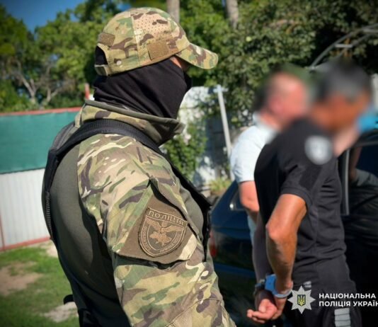 В Одессе псевдосиловики ворвались в дом: у супругов забрали деньги на могилу сына и лечение