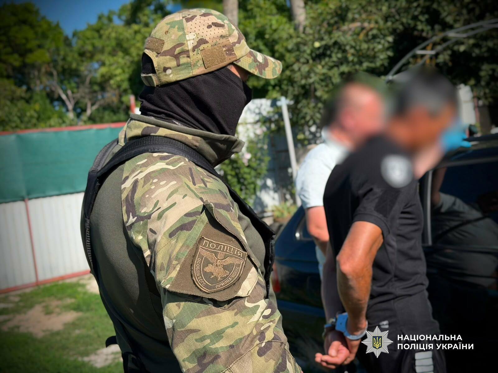 В Одессе псевдосиловики ворвались в дом: у супругов забрали деньги на могилу сына и лечение