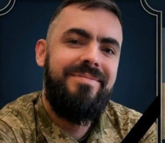 На коленях за Героя: в Одесской области проведут в последний путь защитника Павла Допиру