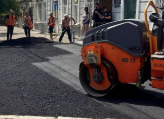 В Одессе идет масштабный ремонт дороги: водителей и пешеходов предупредили об ограничениях