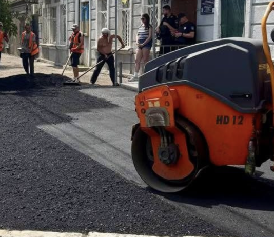 В Одессе идет масштабный ремонт дороги: водителей и пешеходов предупредили об ограничениях