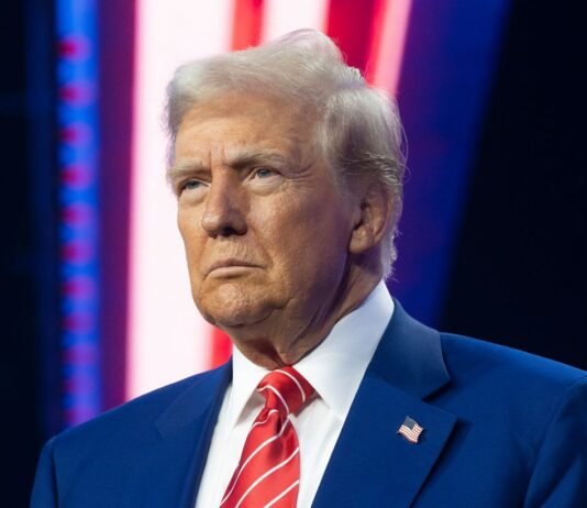 Трамп анонсировал, что снова будет идти в президенты США, но есть нюанс