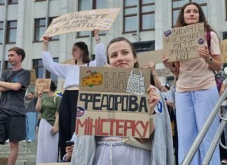 В Киеве третий день протеста из-за отставки Федорова