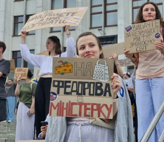 В Киеве третий день протеста из-за отставки Федорова