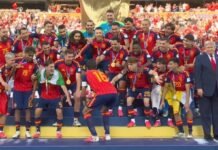 Трамп и президент FIFA вручили сборной Испании кубок ЧМ-2026
