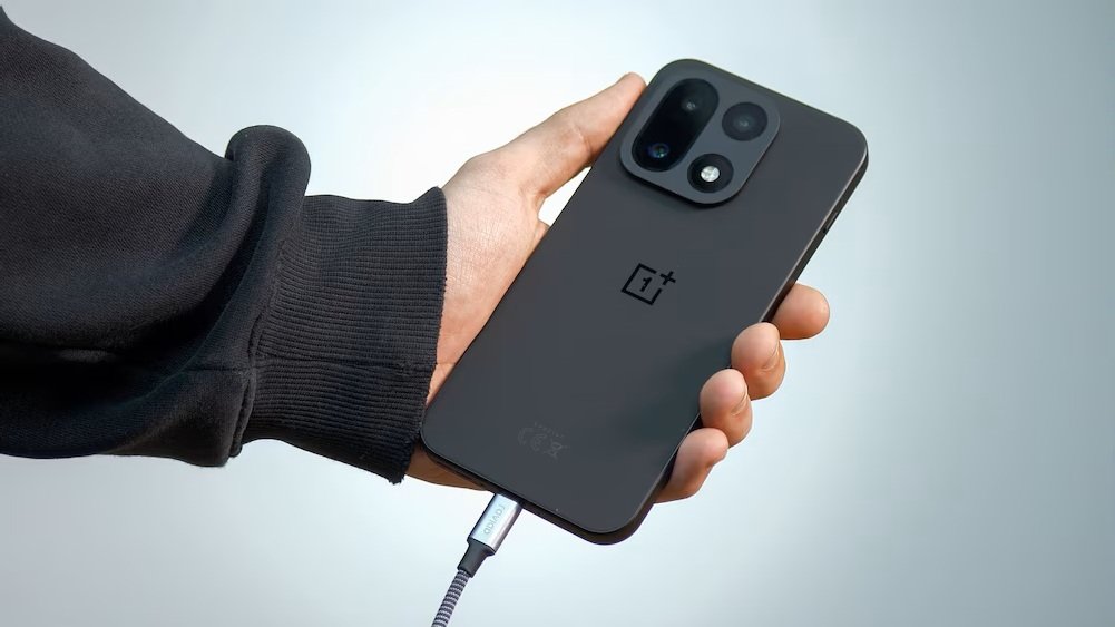 У какого смартфона лучшее время автономной работы: обзор OnePlus, Pixel, Motorola (фото)