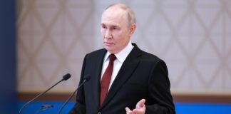 Хотел выглядеть грозным: Путин опозорился из-за одной неудачной фотографии
