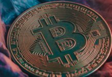 Биткоин движется к крупнейшему недельному росту за три года
