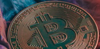 Биткоин движется к крупнейшему недельному росту за три года