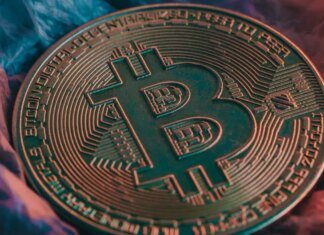 Биткоин движется к крупнейшему недельному росту за три года
